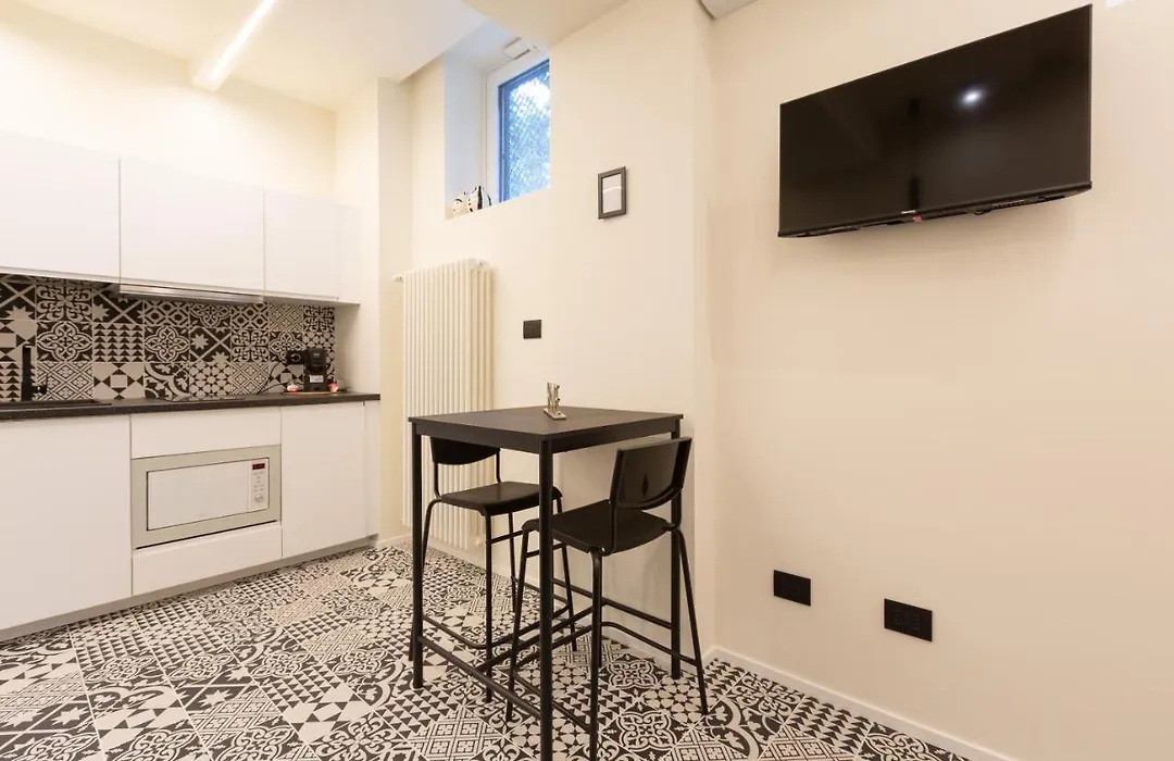 PAY60 -Crescenzago- Luxury Yellow House-1